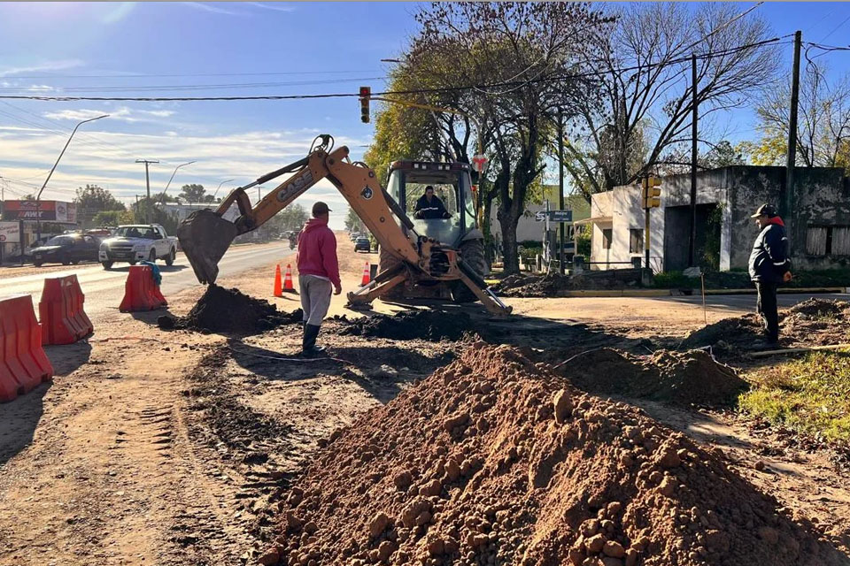 Reemplazo de cañería troncal de agua en calle Maipú: una mejora clave para el servicio