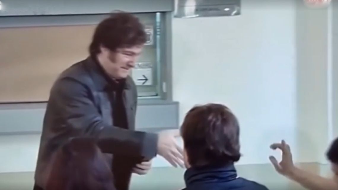 Milei ignora el saludo en las perlitas de las elecciones en CABA