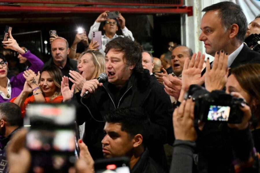 Javier Milei despliega su Gabinete en barrios porteños clave del PRO para reforzar la figura de Adorni