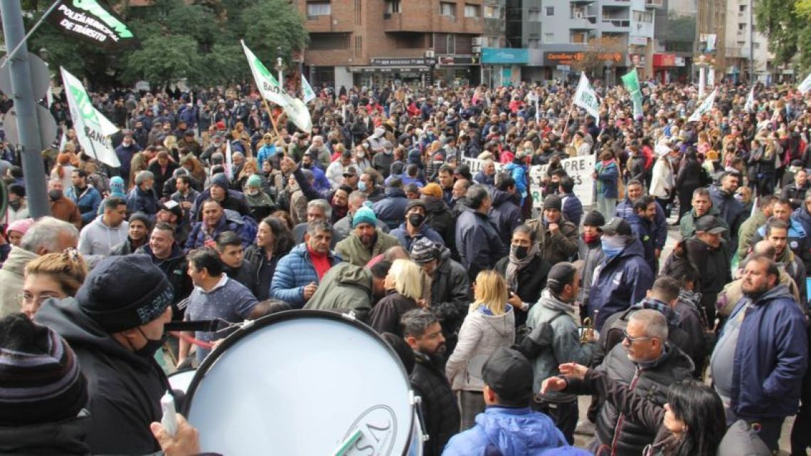 Matías Cremonte, abogado laboralista, considera inconstitucional el nuevo decreto que restringe el derecho a huelga