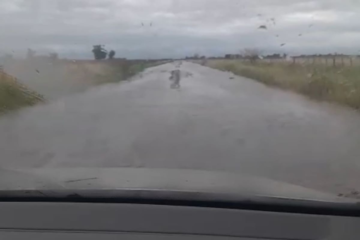 Lluvias torrenciales causan inundaciones en campos y vías de acceso