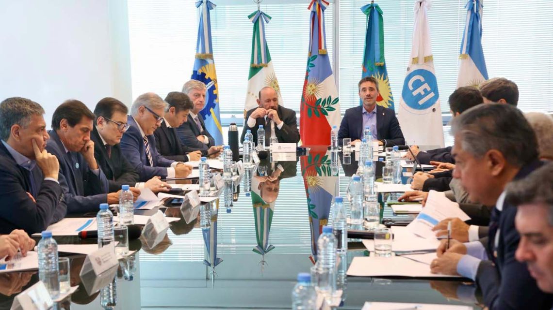 Gobernadores, preocupados por caída de ingresos