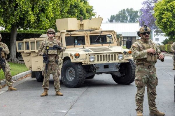 Manifestantes en el centro de Los Ángeles se dispersan tras jornada de protestas masivas