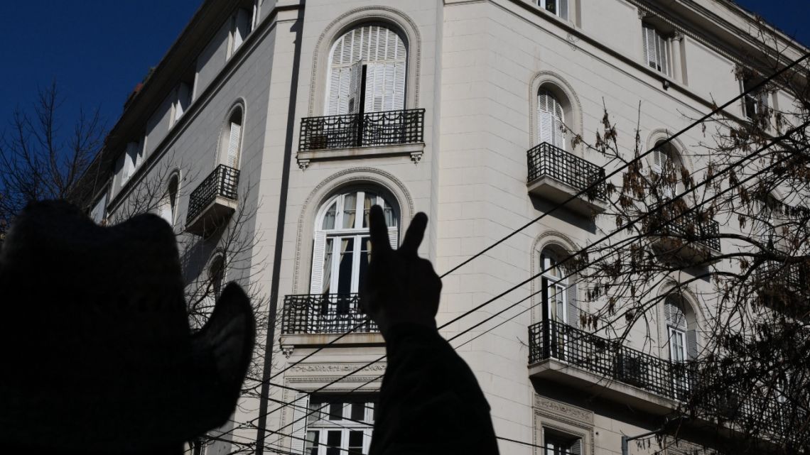 Cristina Kirchner convoca a banderazo en Parque Lezama, el emblemático lugar de los actos libertarios.