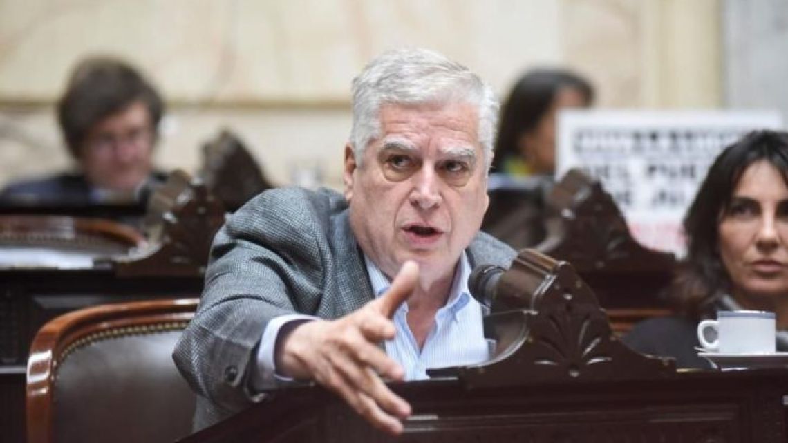 Carlos Gutiérrez destaca la urgencia de soluciones para jubilados y personas con discapacidad ante la burocracia regulatoria