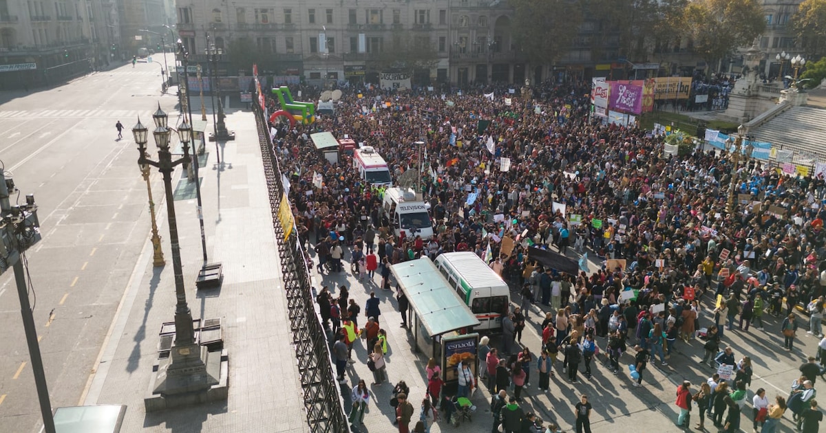 Protestas de jubilados y organizaciones en el Congreso por el 4J, Garrahan, CONICET y derechos de personas con discapacidad