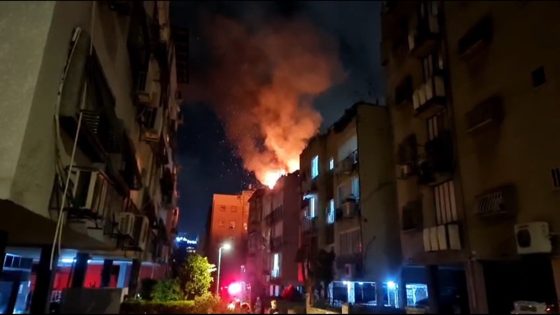 Tel Aviv afectada por decena de misiles lanzados desde Irán, según informes recientes.