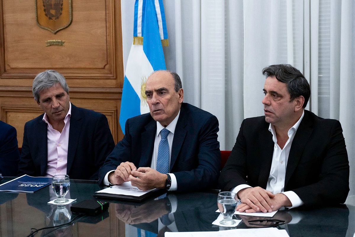 Dólares en el colchón: Rogelio Frigerio e Ignacio Torres suman su adhesión al proyecto de semi blanqueo de Caputo