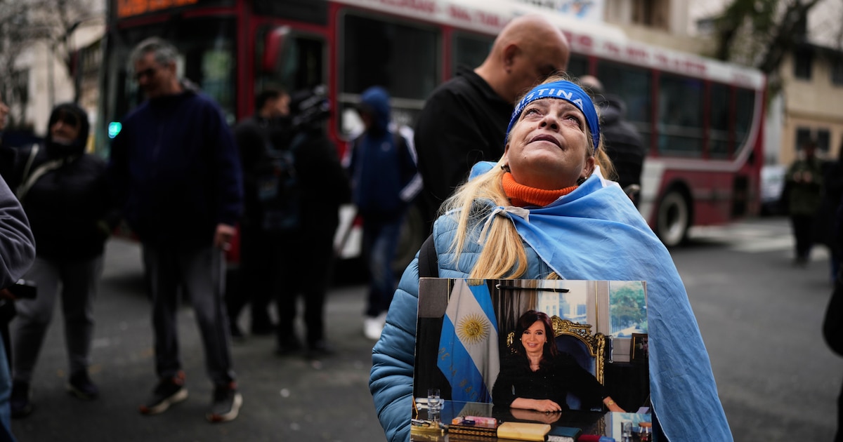 Gobierno justifica controles a micros que llevan militantes a Plaza de Mayo para evitar actos violentos