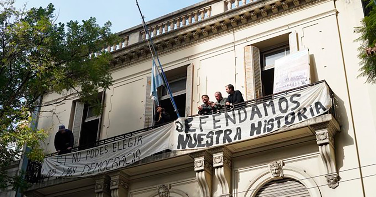 Juan Grabois y militantes ocupan el edificio del Instituto Juan Domingo Perón tras su disolución por el Gobierno