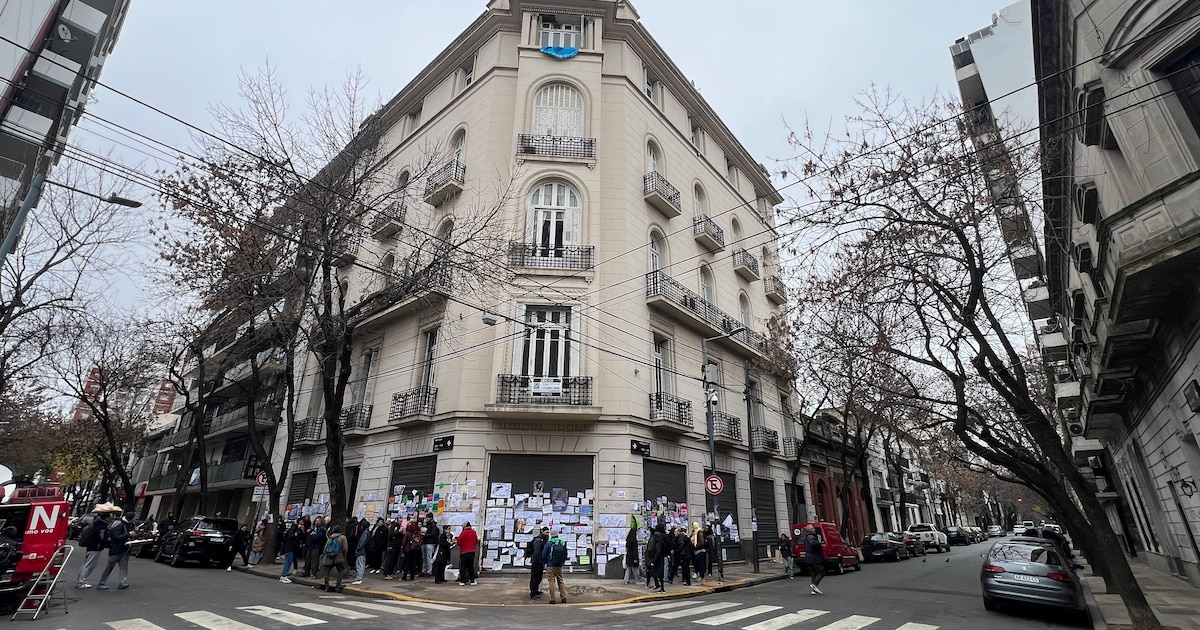 La militancia de CFK se reúne para convocar marcha tras desalojo del gobierno porteño en la zona el próximo miércoles