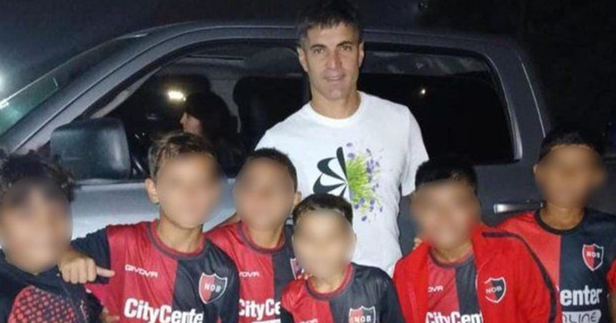 Bullrich critica la sanción de Newell’s a niños por foto con figura de Rosario Central y cuestiona al presidente del club
