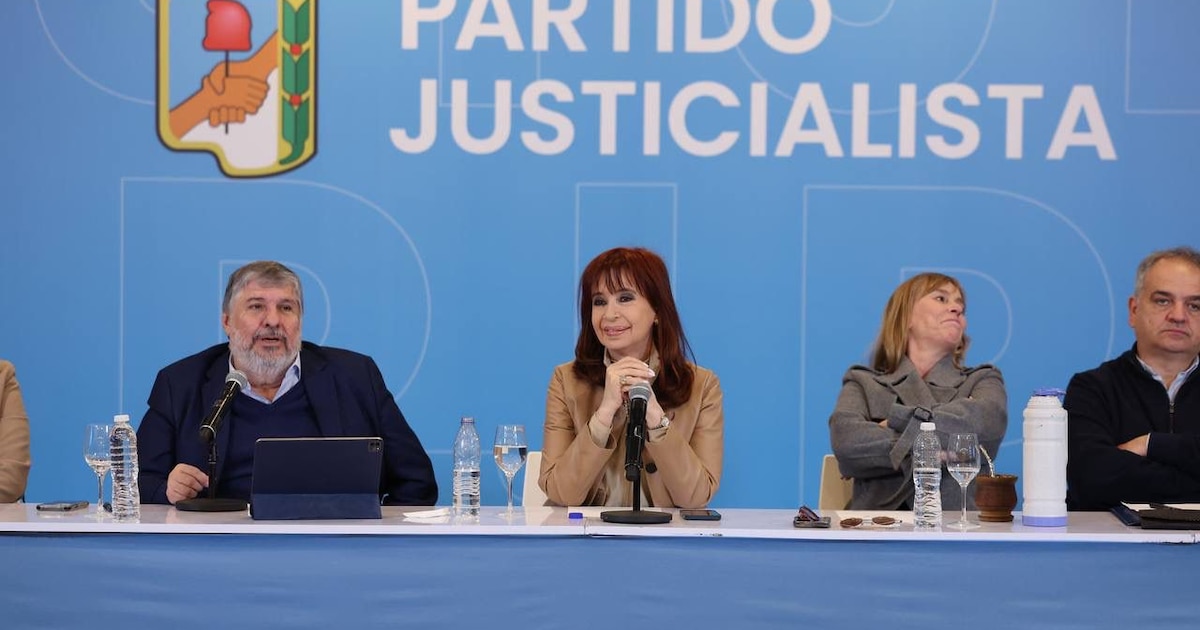 Massa apoya a CFK mientras esperan la decisión de la Corte sobre un caso lleno de irregularidades que se definirá a las 16