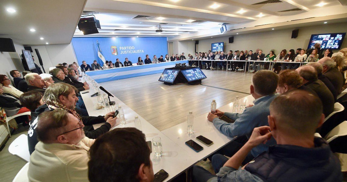 Reuniones en el PJ: sindicalistas, intendentes y lanzamiento de “Argentina con Cristina” mientras continúa la campaña “CFK proscripta”
