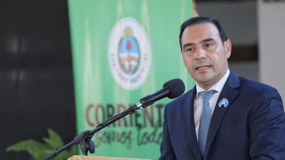 Gustavo Valdés anticipa aumento de salarios para trabajadores estatales en julio