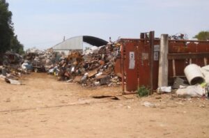 Golpe a la concejal libertaria tras la polémica chatarrería en Circunvalación