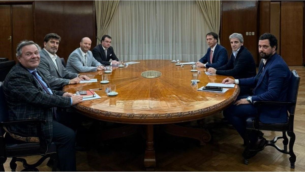 Reunión clave entre la entidad líder global del sector de cruceros y Luis Caputo: los detalles