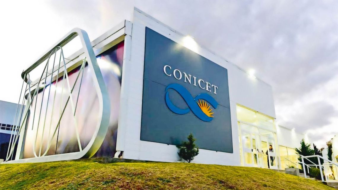 La caída de la ciencia argentina y sus retos actuales para revitalizar el desarrollo científico en el país.