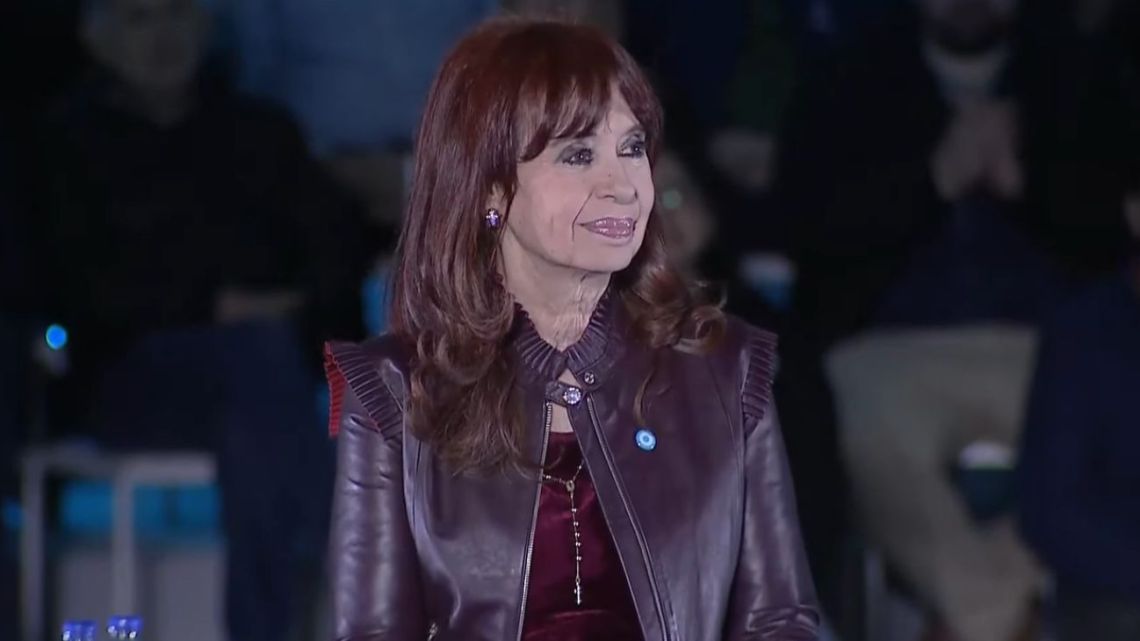 Cristina Kirchner pregunta en Corrientes por qué no le permiten competir si asegura estar terminada