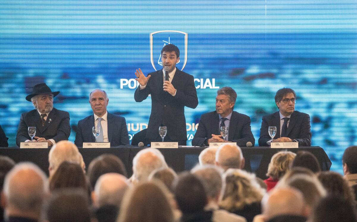 Consulta popular. Torres defendió la eliminación de los fueros en Chubut y apuntó contra los jueces