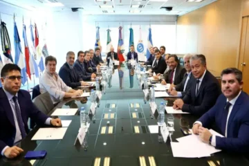 Frigerio y sus pares piden dialogar con Nación anticipándose a dificultades económicas