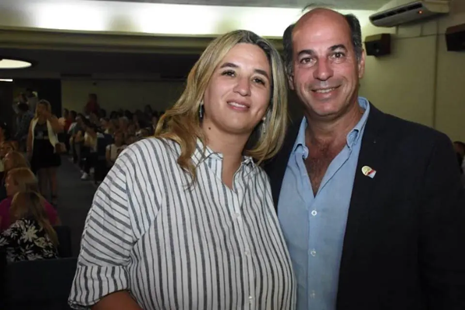 A la que echaron acusada de robar  millones la puso el diputado López