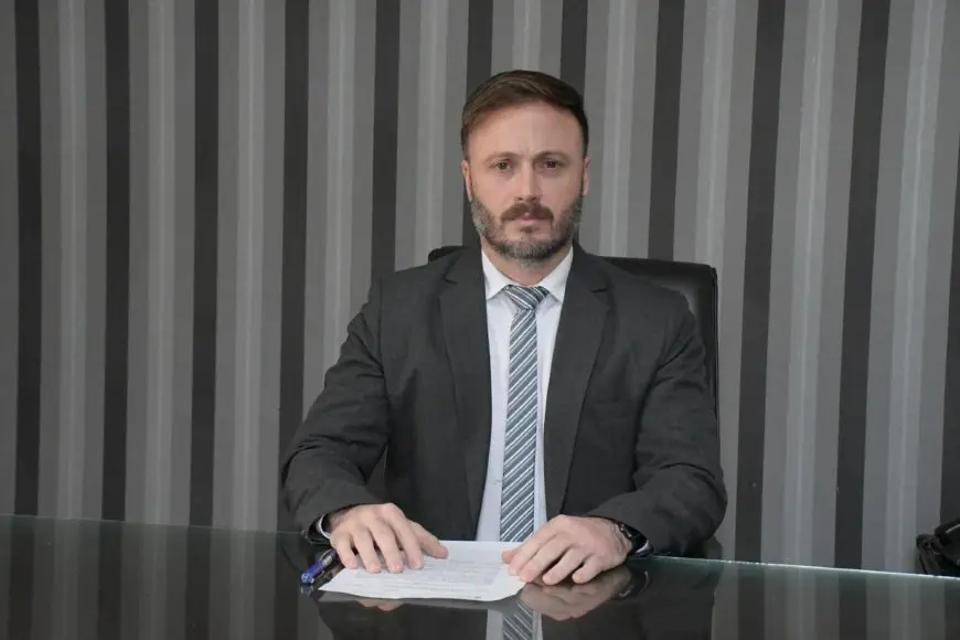 Azcué le recorta asesores al PJ y anticipa más ajustes