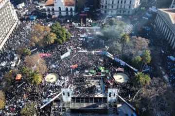 Cristina reaparece con mensaje en Plaza de Mayo