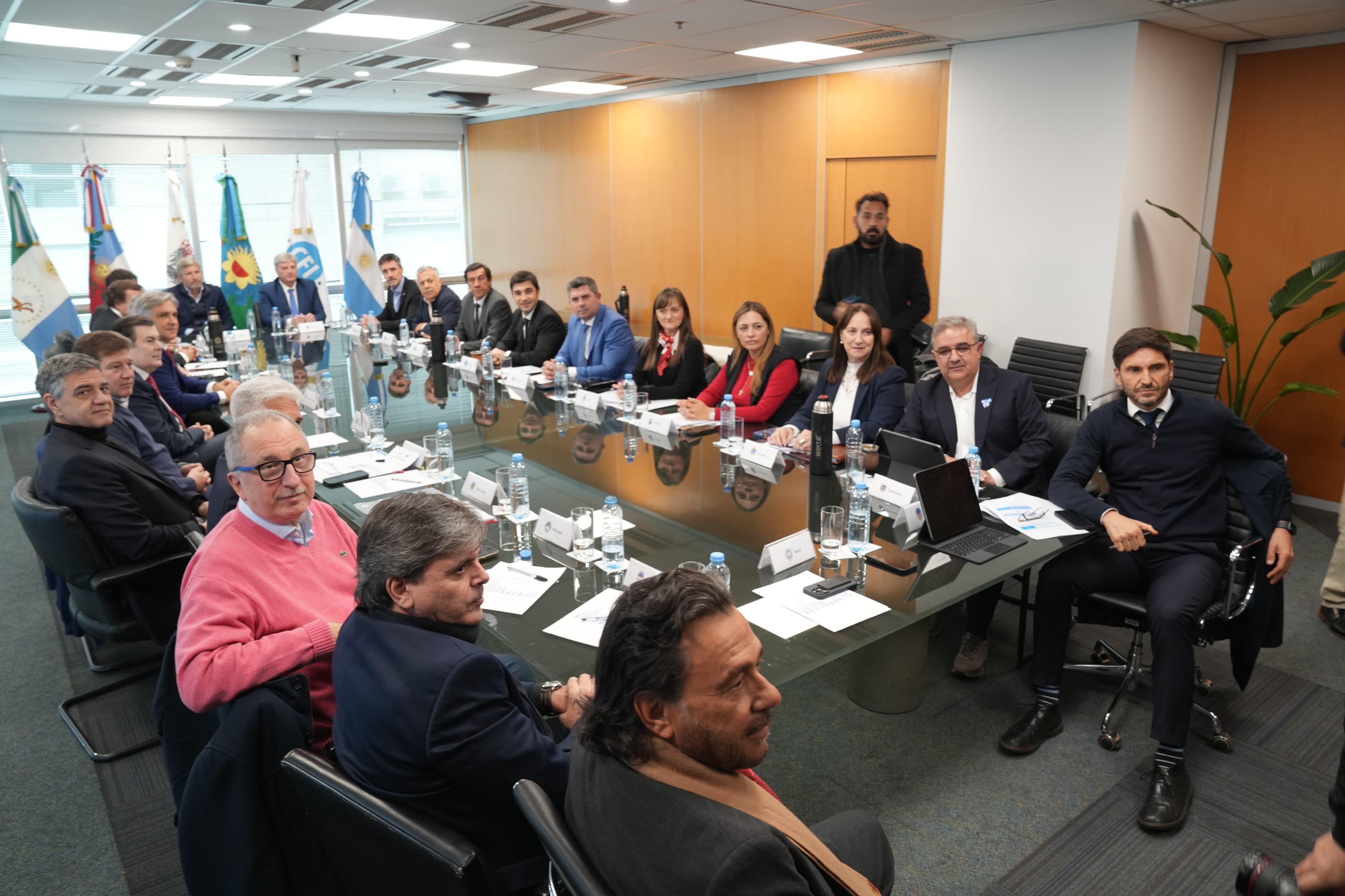 Los gobernadores proponen eliminar los fondos fiduciarios y que el dinero se reparta a las provincias