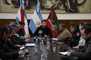 Azcué encabezó una reunión del comité de emergencias ante el avance del Río Uruguay