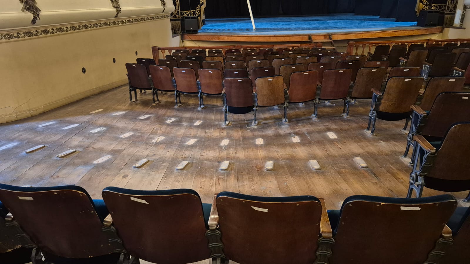 El Municipio trabaja en la reparación de un hundimiento en el piso del Teatro Gualeguaychú