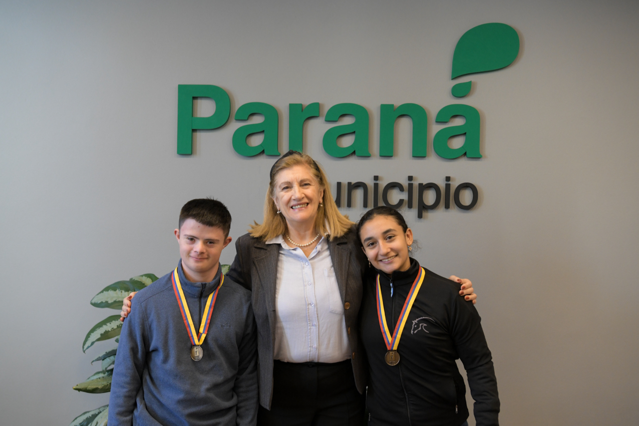 La intendenta Rosario Romero recibió a atletas que obtuvieron medallas en las Olimpiadas Especiales