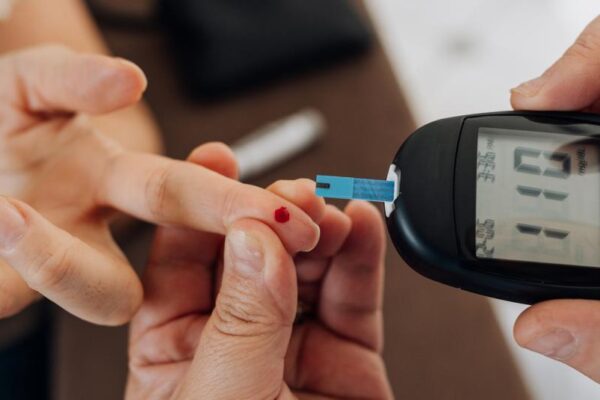 El gobierno dice que normaliza el suministro de insulina