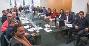 Gobernadores presionan al gobierno de Milei: acuerdan impulsar un proyecto de ley por “coparticipación directa”