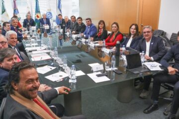 Gobernadores presionan al gobierno de Milei: acuerdan impulsar un proyecto de ley por “coparticipación directa”