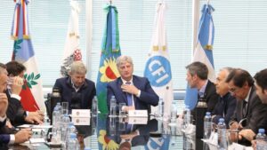 Reclamos de fondos: gobernadores reúnen a sus ministros con enviado de Luis Caputo