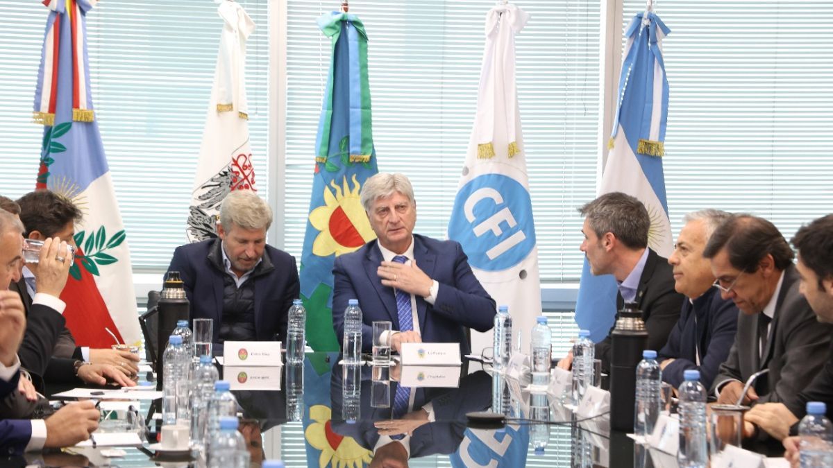 Reclamos de fondos: gobernadores reúnen a sus ministros con enviado de Luis Caputo