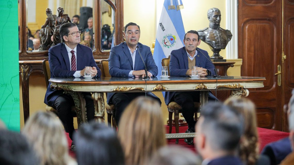 Gustavo Valdés regresará a Buenos Aires para acordar los dólares del colchón y avanzar en su gestión financiera