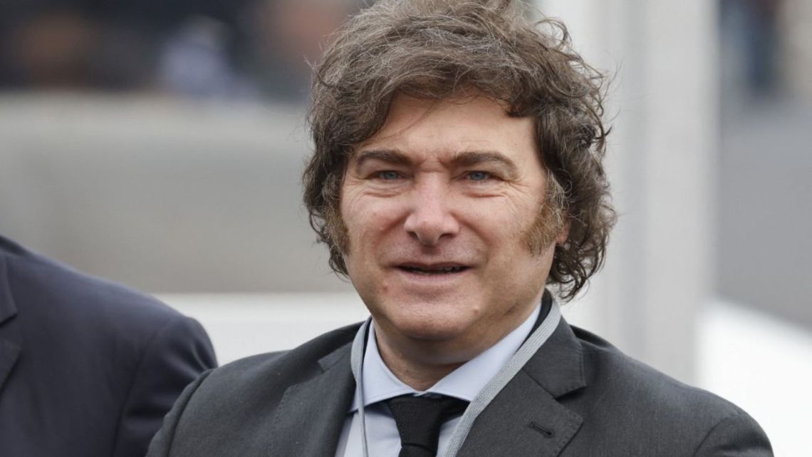 El Club de los Viernes denigra a periodistas, insulta a Pedro Sánchez y premia a Milei en su encuentro de este viernes