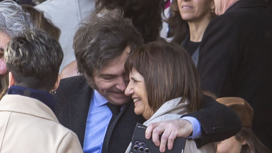 Javier Milei implementará una nueva estrategia en la Policía Federal para abordar delitos complejos