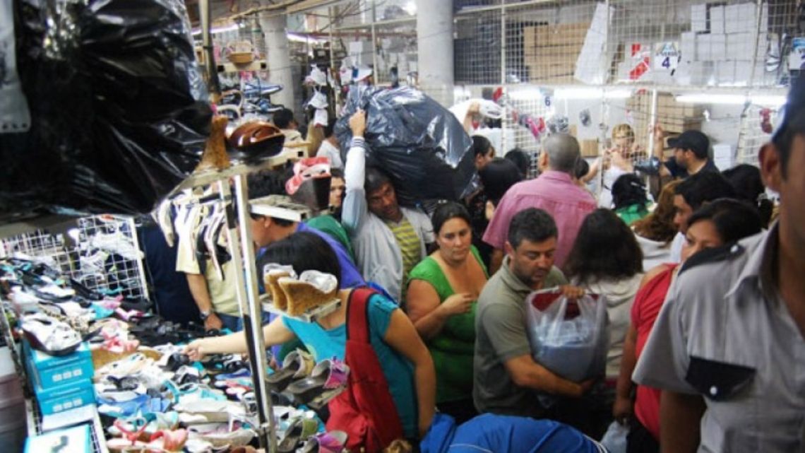 La feria Urkupiña reabre en La Salada tras fallo judicial, pero Ocean y Punta Mogote siguen clausuradas