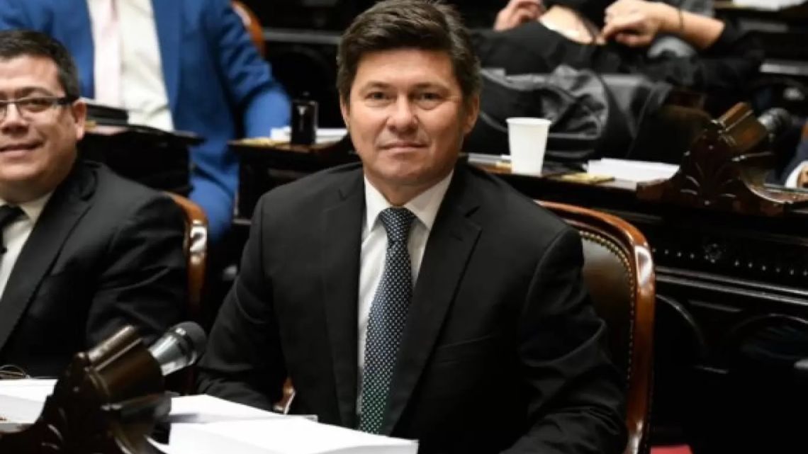 La Libertad Avanza elige su candidato en Corrientes: Almirón enfrenta al feudalismo local