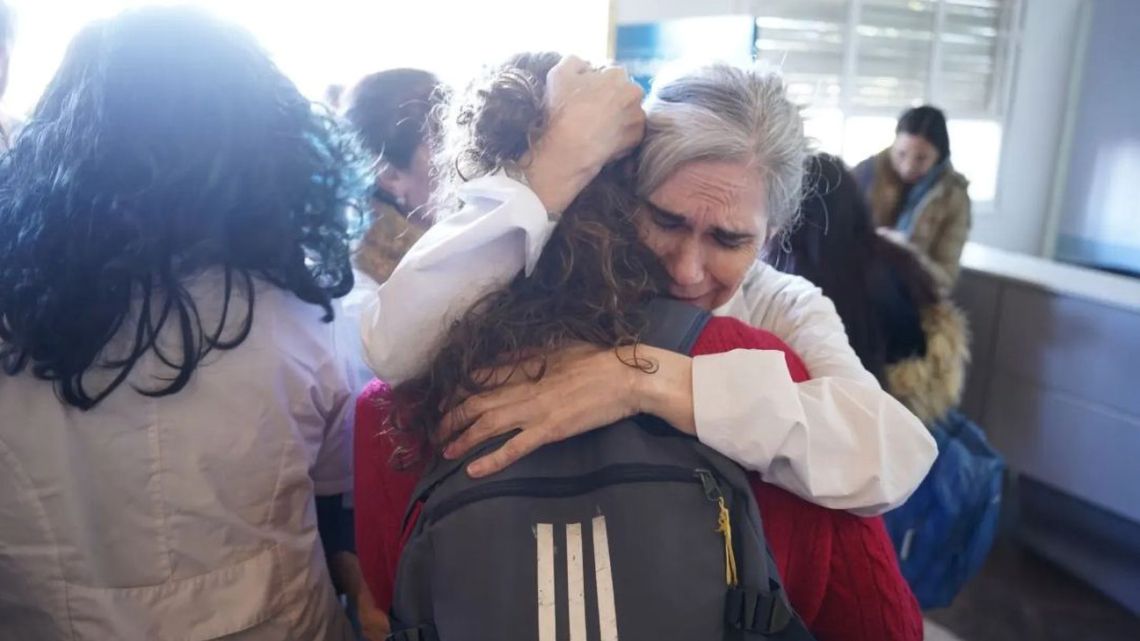 Gobierno despide a más de 100 empleados del Hospital Posadas y termina la Conciliación Obligatoria en el Garrahan