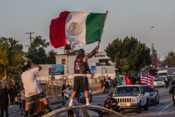 Paramount, refugio de latinos que alzan su voz contra la ofensiva inmigratoria de Trump