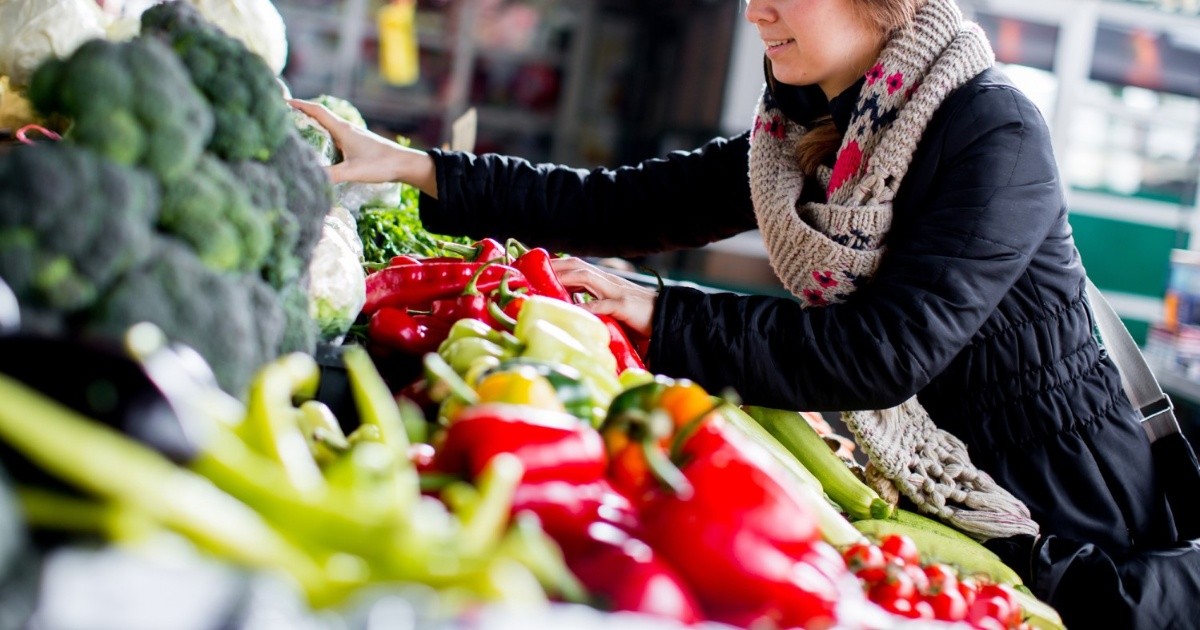 Fuerte derrumbe del precio de frutas y verduras: ¿Cuáles son las que más bajaron de valor?