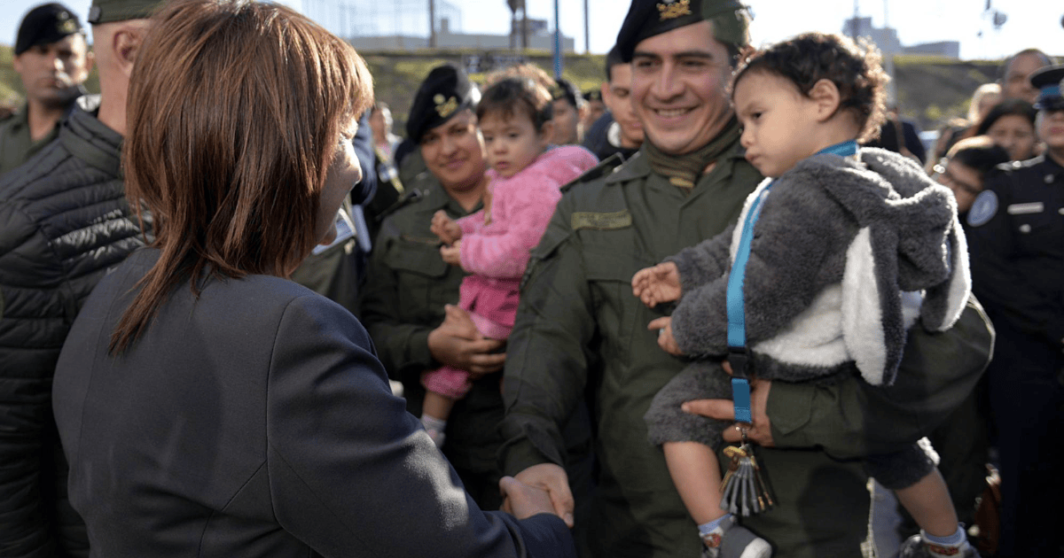Patricia Bullrich al entregar viviendas para miembros de las Fuerzas de Seguridad: “Es una devolución de los ciudadanos para cuidar a quienes nos cuidan”
