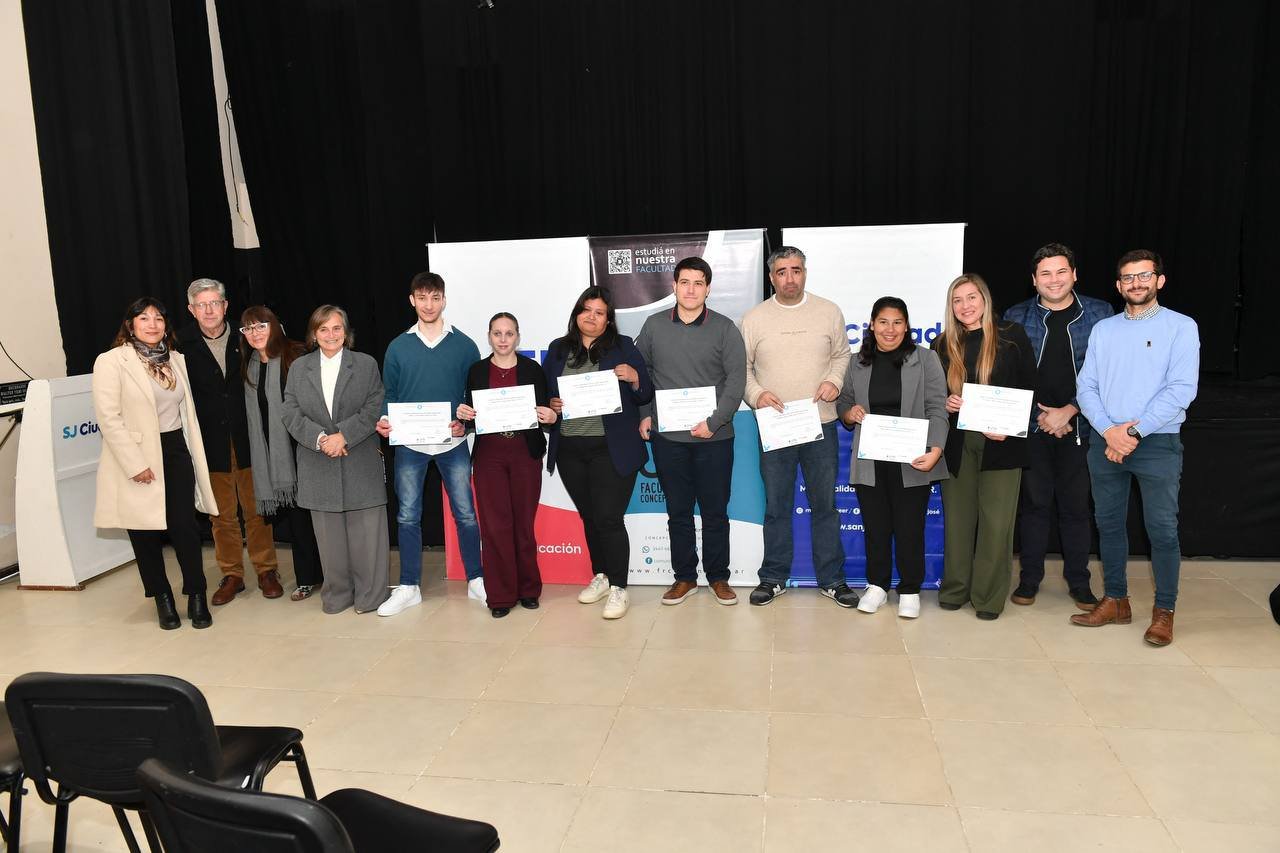 Primeros egresados de la Tecnicatura Universitaria en Diseño Industrial en San José