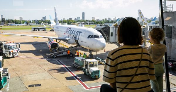 Los pilotos van al paro y el Gobierno presiona para levantar la protesta de controladores