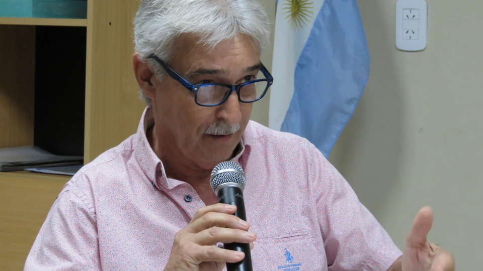 Intendente planteó que la única forma para que los jubilados cobren más es “si se mueren muchos”