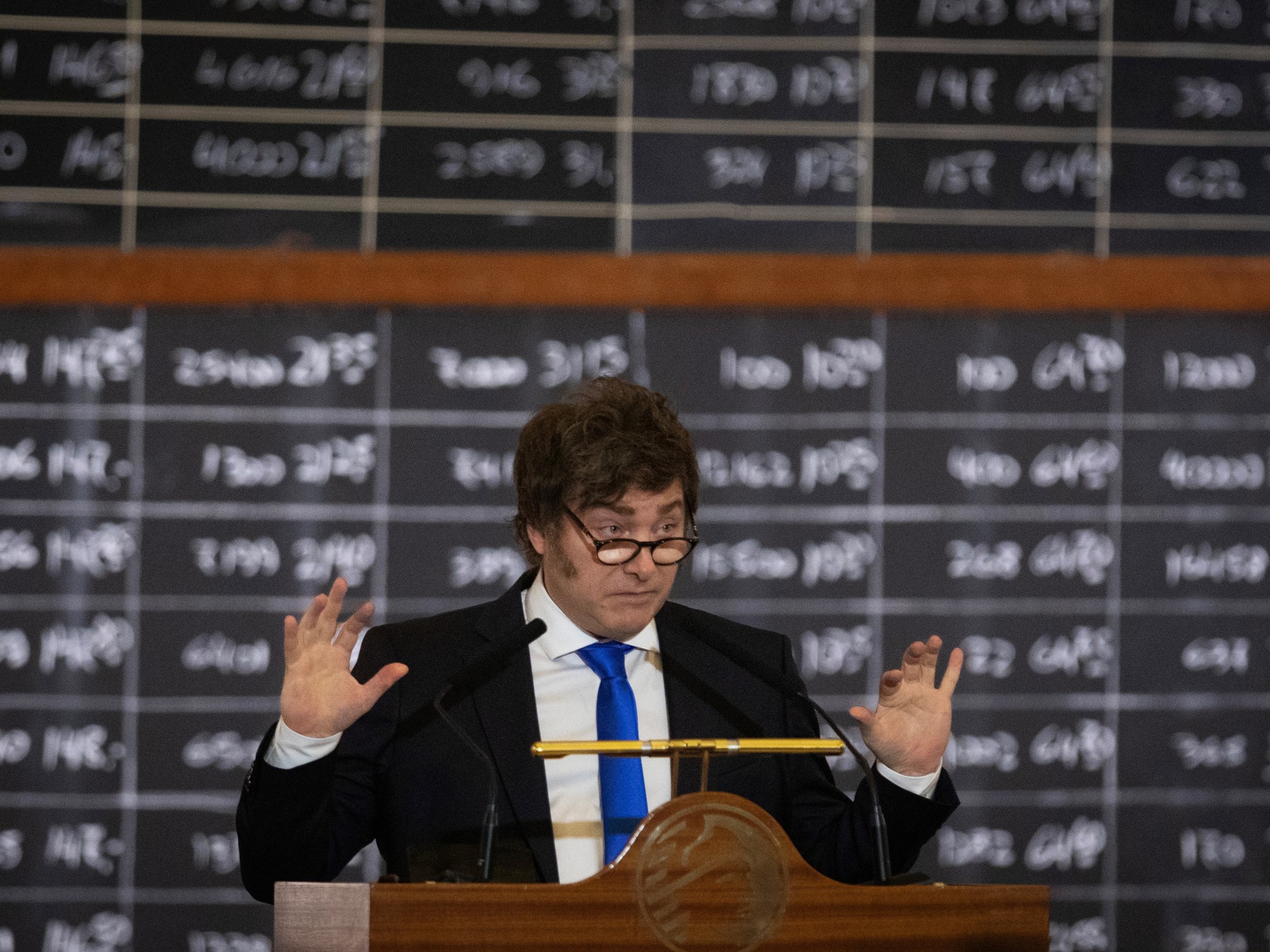 Javier Milei espera al límite legal para firmar sus vetos mientras el Gobierno negocia con gobernadores para blindarlos